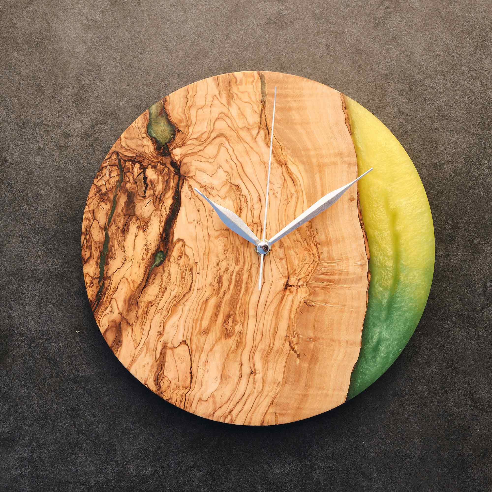 Bunte Wanduhr