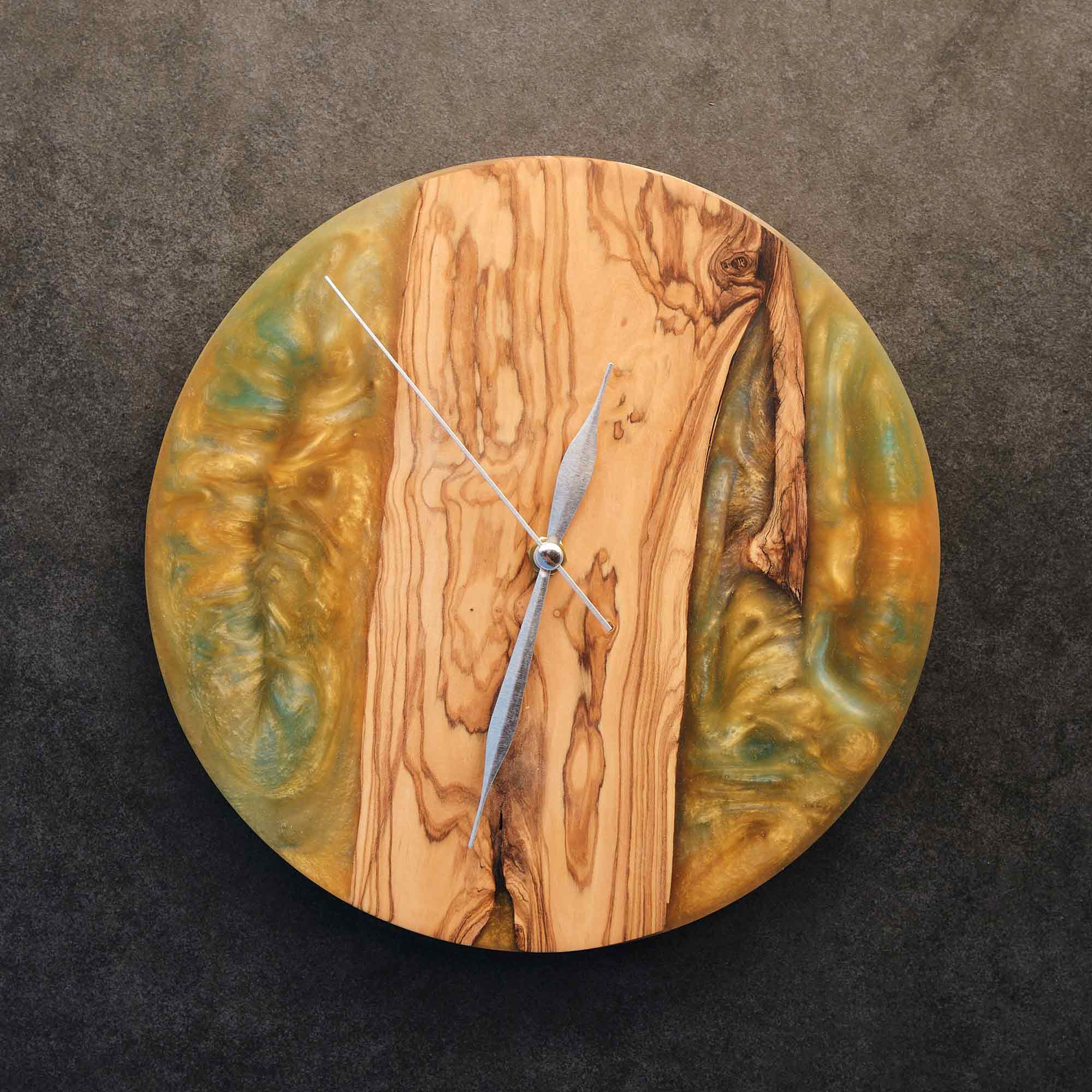 Bunte Wanduhr